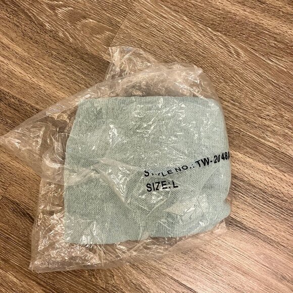 Ultra Fine Round Neck Wool Sweater - Seafoam - Picture 9 of 9